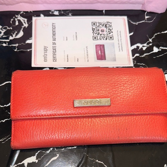 Gucci Red Leather Wallet very good condition - Picture 2 of 9